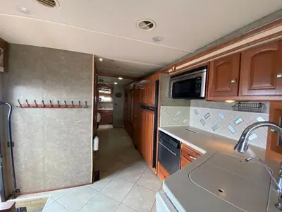 2014 Winnebago Adventurer photo 22