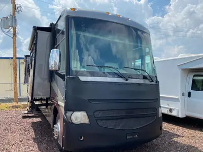 2014 Winnebago Adventurer photo 2