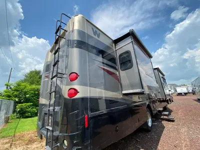 2014 Winnebago Adventurer photo 14