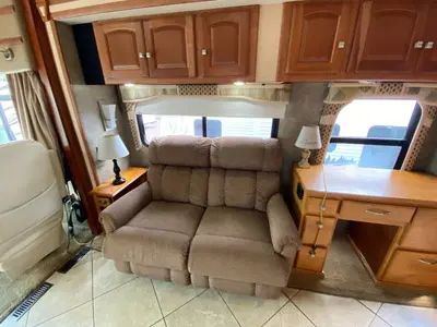 2014 Winnebago Adventurer photo 50