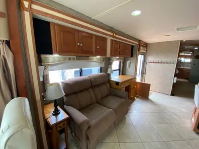 2014 Winnebago Adventurer photo 21