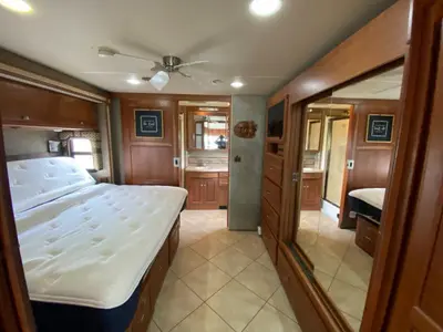 2014 Winnebago Adventurer photo 36
