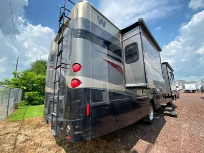 2014 Winnebago Adventurer photo 15