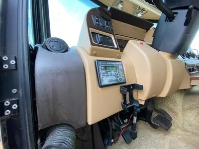 2014 Winnebago Adventurer photo 9