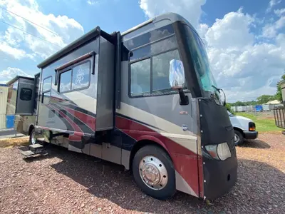 2014 Winnebago Adventurer photo 18