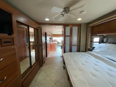 2014 Winnebago Adventurer photo 46