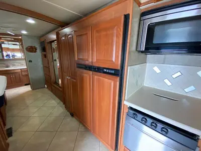 2014 Winnebago Adventurer photo 27