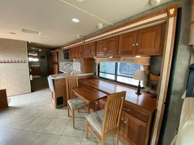 2014 Winnebago Adventurer photo 19