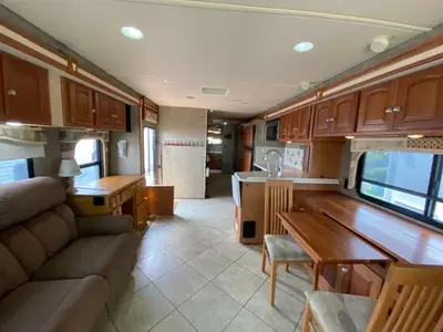 2014 Winnebago Adventurer photo 20