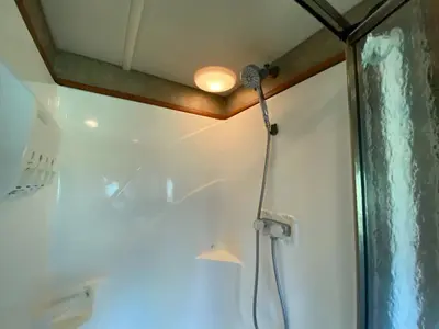 2014 Winnebago Adventurer photo 45