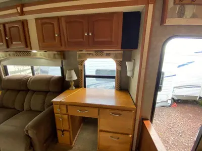 2014 Winnebago Adventurer photo 49