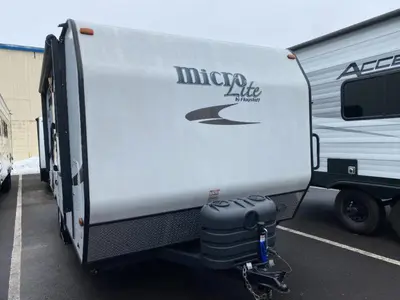 2015 Forest River RV Flagstaff Micro Lite photo 3