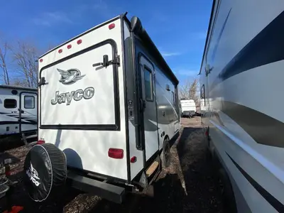 2016 Jayco Jay Feather 7 photo 9