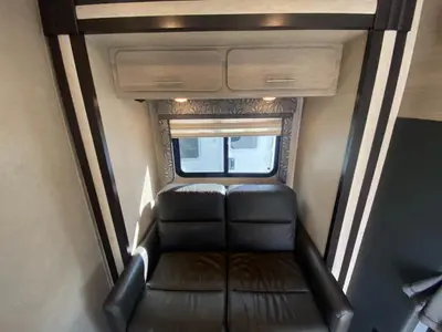 2016 Renegade Villagio photo 48