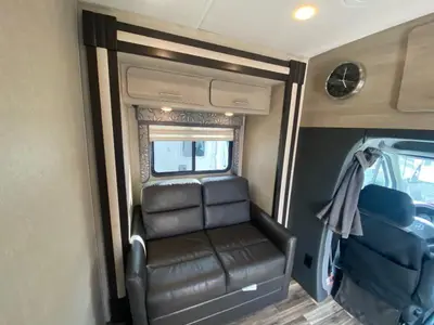2016 Renegade Villagio photo 47