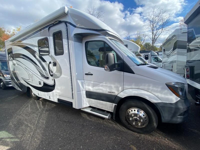 2016 Renegade Villagio exterior