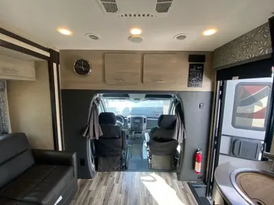 2016 Renegade Villagio photo 41