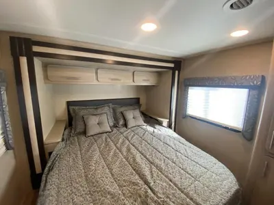 2016 Renegade Villagio photo 35