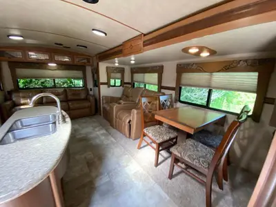 2017 CrossRoads RV Sunset Trail Grand Reserve photo 10