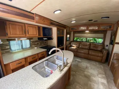 2017 CrossRoads RV Sunset Trail Grand Reserve photo 12