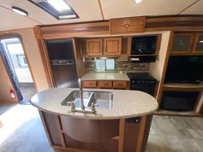 2017 CrossRoads RV Sunset Trail Grand Reserve photo 14