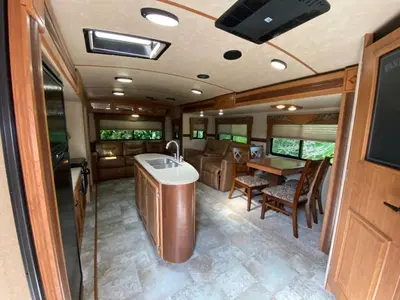2017 CrossRoads RV Sunset Trail Grand Reserve photo 8