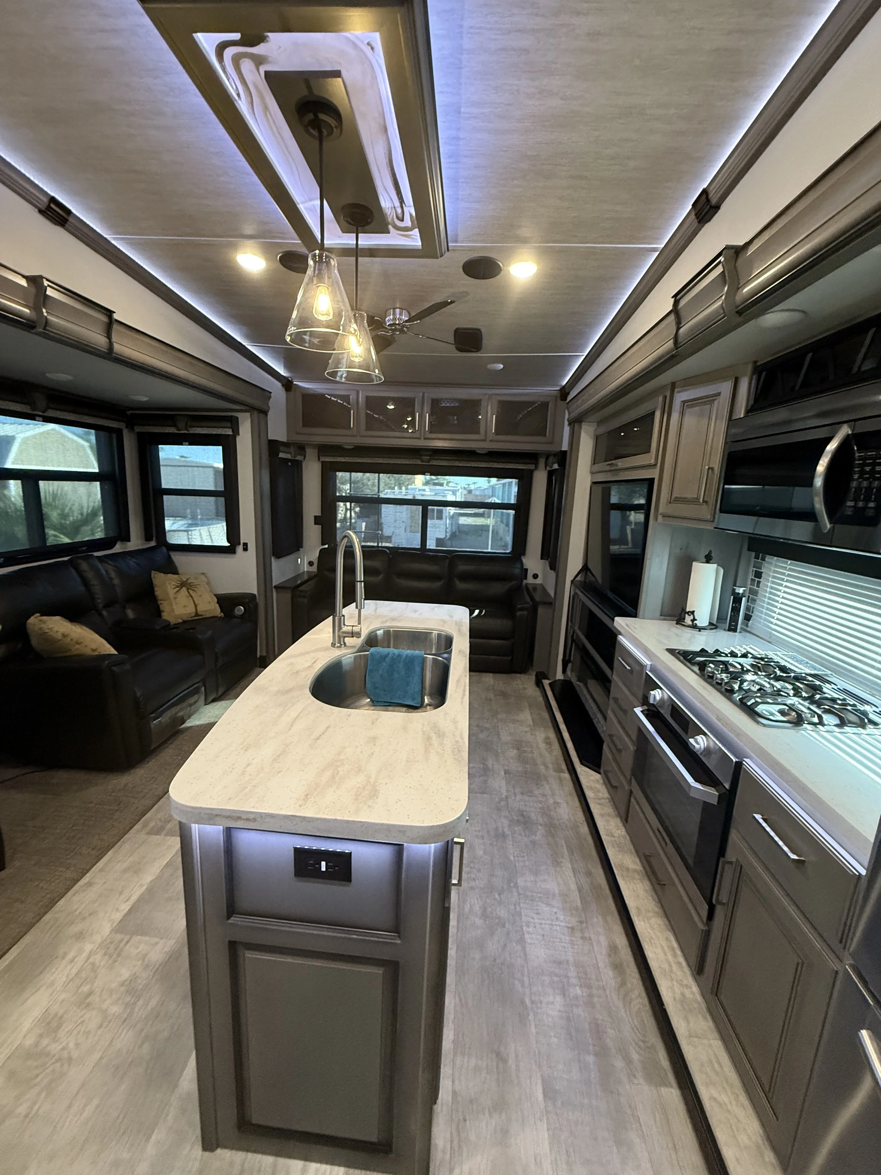 2020 KEYSTONE MONTANA exterior
