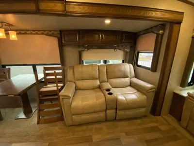 2017 Keystone RV Cougar photo 32