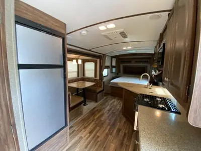 2017 Keystone RV Cougar X-Lite photo 13
