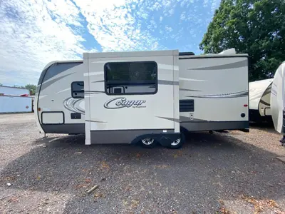 2017 Keystone RV Cougar X-Lite photo 7