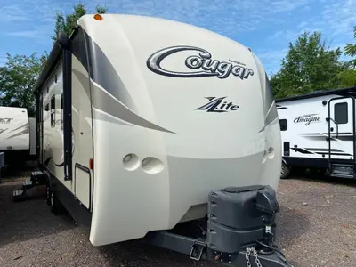 2017 Keystone RV Cougar X-Lite photo 3