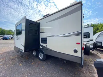 2017 Keystone RV Cougar X-Lite photo 8