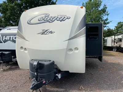 2017 Keystone RV Cougar X-Lite photo 2