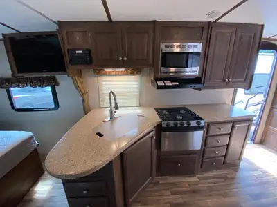 2017 Keystone RV Cougar X-Lite photo 18