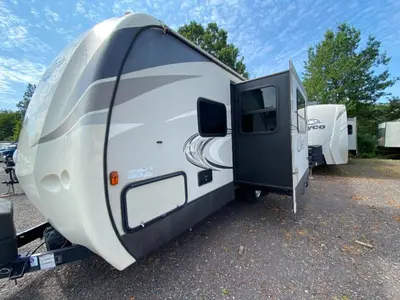 2017 Keystone RV Cougar X-Lite photo 5