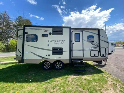2018 Forest River RV Flagstaff Super Lite photo 9