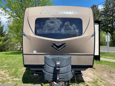 2018 Forest River RV Flagstaff Super Lite photo 3