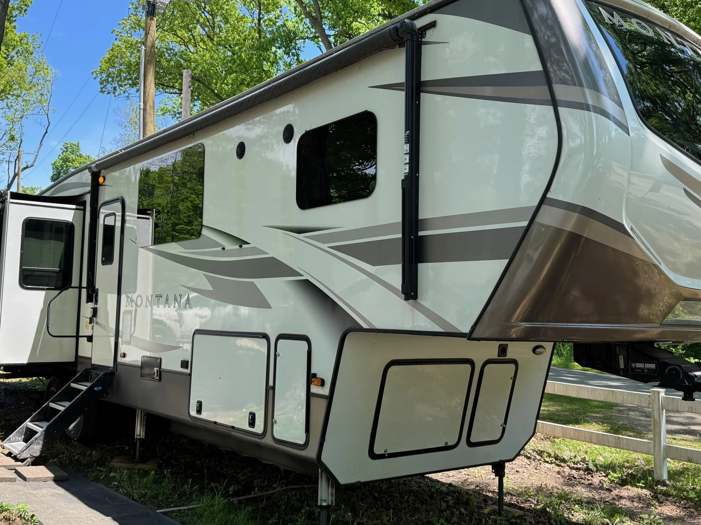 2020 KEYSTONE MONTANA exterior