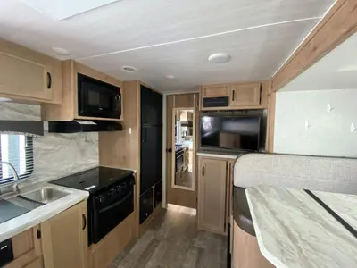 2018 Winnebago Industries Towables Micro Minnie photo 15