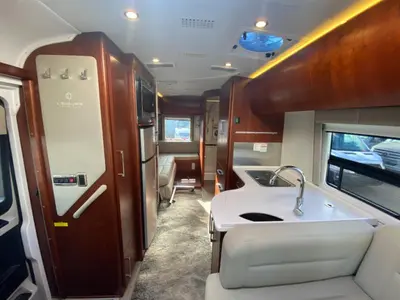 2019 Leisure Travel Serenity photo 16