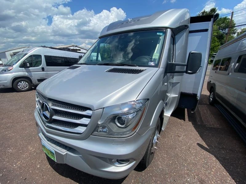 2019 Leisure Travel Unity exterior