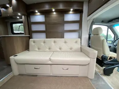 2019 Pleasure-Way Plateau XLMB photo 11