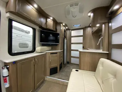 2019 Pleasure-Way Plateau XLMB photo 13