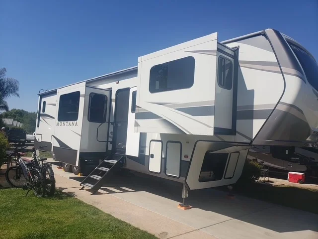 2020 KEYSTONE MONTANA exterior