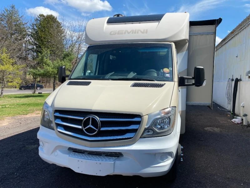 2019 Thor Motor Coach Gemini exterior