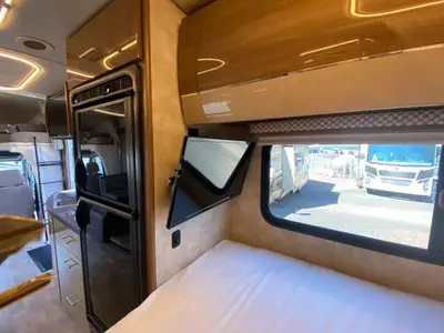 2019 Winnebago Navion photo 33