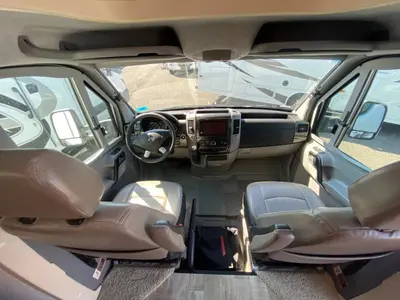 2019 Winnebago Navion photo 44