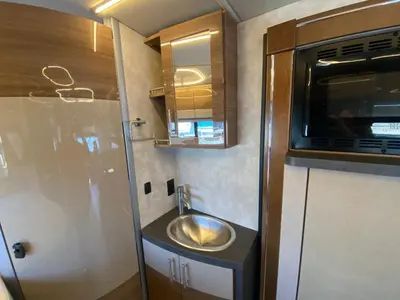 2019 Winnebago Navion photo 35