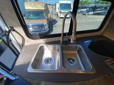 2019 Winnebago Navion photo 20