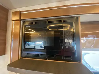 2019 Winnebago Navion photo 28